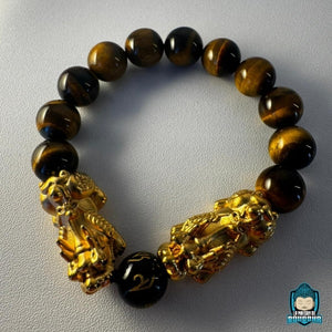 Bracelet-Pixiu-en-véritables-pierres-pièce-unique-artisanale-pierres-brun-doré-oeil-de-tigre-et-perle-centrale-noire-gravée-de-mantras-La-Maison-de-Bouddha