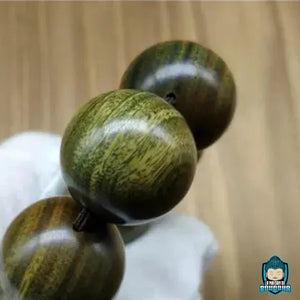 Bracelet-en-Bois-de-Santal-Vert-Perles-naturelles-polies-et-veinees-de-serenite-et-d-harmonie-La-Maison-de-Bouddha