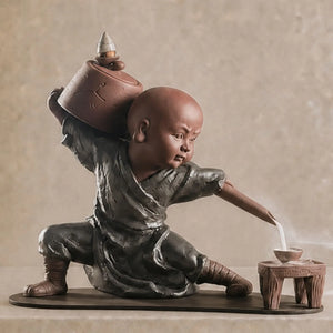 K04 : Porte-encens moine Shaolin K04 en céramique avec fumée à reflux versée par un long bec