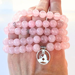 Bijou en pierres naturelles de quartz rose avec perles polies et pendentif Bouddha en acier inoxydable.