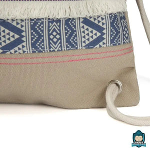 Sac-a-Dos-Ethnique-en-Toile-avec-Cordon-de-Serrage-version-Beige-avec-motifs-aztèques-oeillet-anneau-support-cordons-à-bretelles-vue-avant-La-Maison-de-Bouddha
