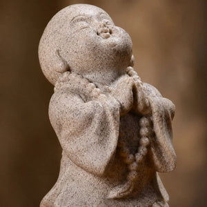 Statuette Enfant Moine Bouddhiste en Résine Effet Grès – 7 cm La Maison de Bouddha