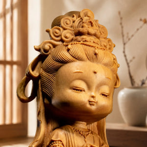 Statuette Guanyin Kawaii sur Lotus en Bois de Cyprès 200044142 La Maison de Bouddha