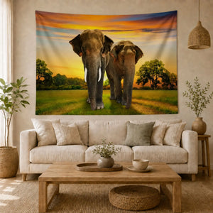 Tenture murale avec deux éléphants dans la savane au coucher du soleil exposer dans un salon