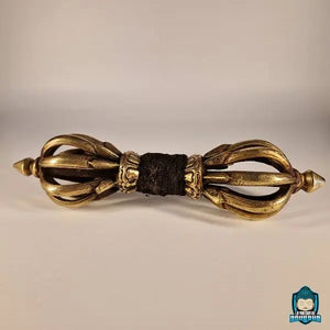 Dorje Vajra tibétain 8 branches en bronze ancien 18 CM de long sur 7 cm de largue et 364 grammes et son étui en cuir
