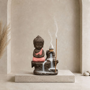 Fontaine brûleur à encens Bouddha en céramique avec robe rose, cône à reflux et support pour bâtonnet.