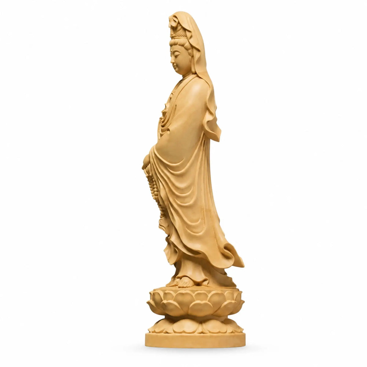 Vue de profil de la statue Guanyin debout en bois de buis clair