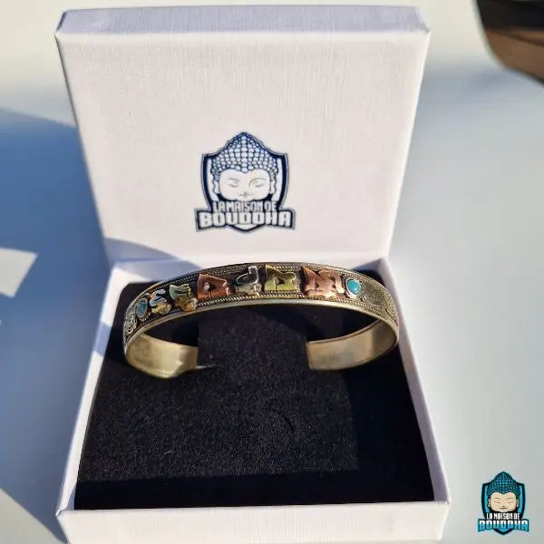 Bracelet-Tibetain-Mantra-Om-Mani-Padme-Hum-en-cuivre