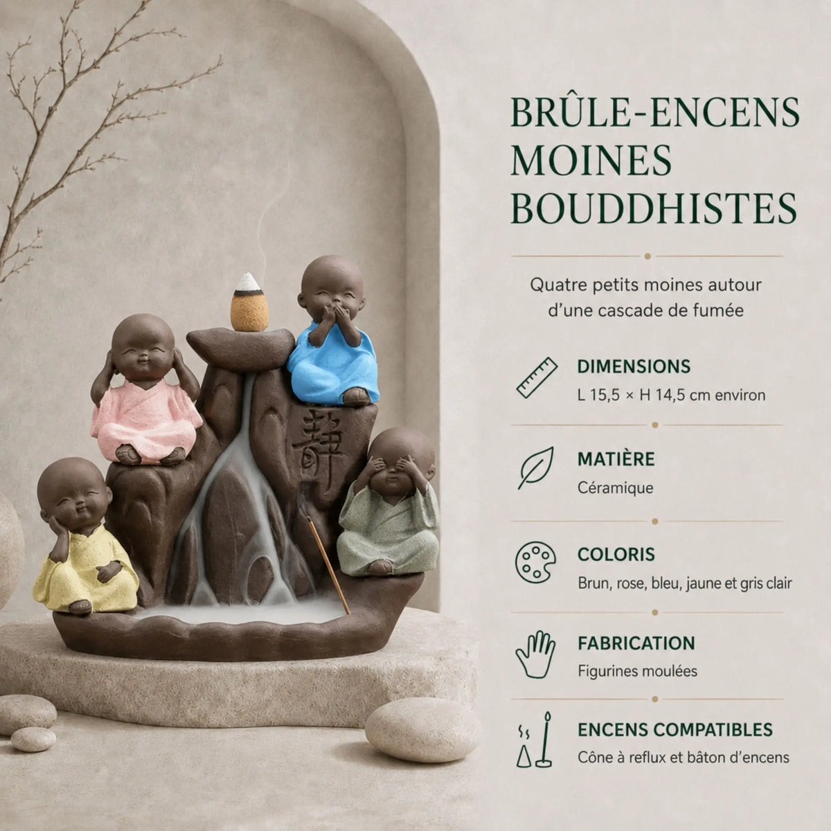 Brûle-encens en céramique avec quatre moines bouddhistes colorés autour d’une cascade de fumée, avec cône à reflux et bâton d’encens.