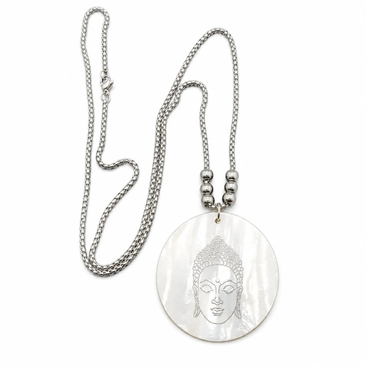 Collier pendentif Bouddha blanc nacré et chaîne argentée minimaliste  La Maison de Bouddha