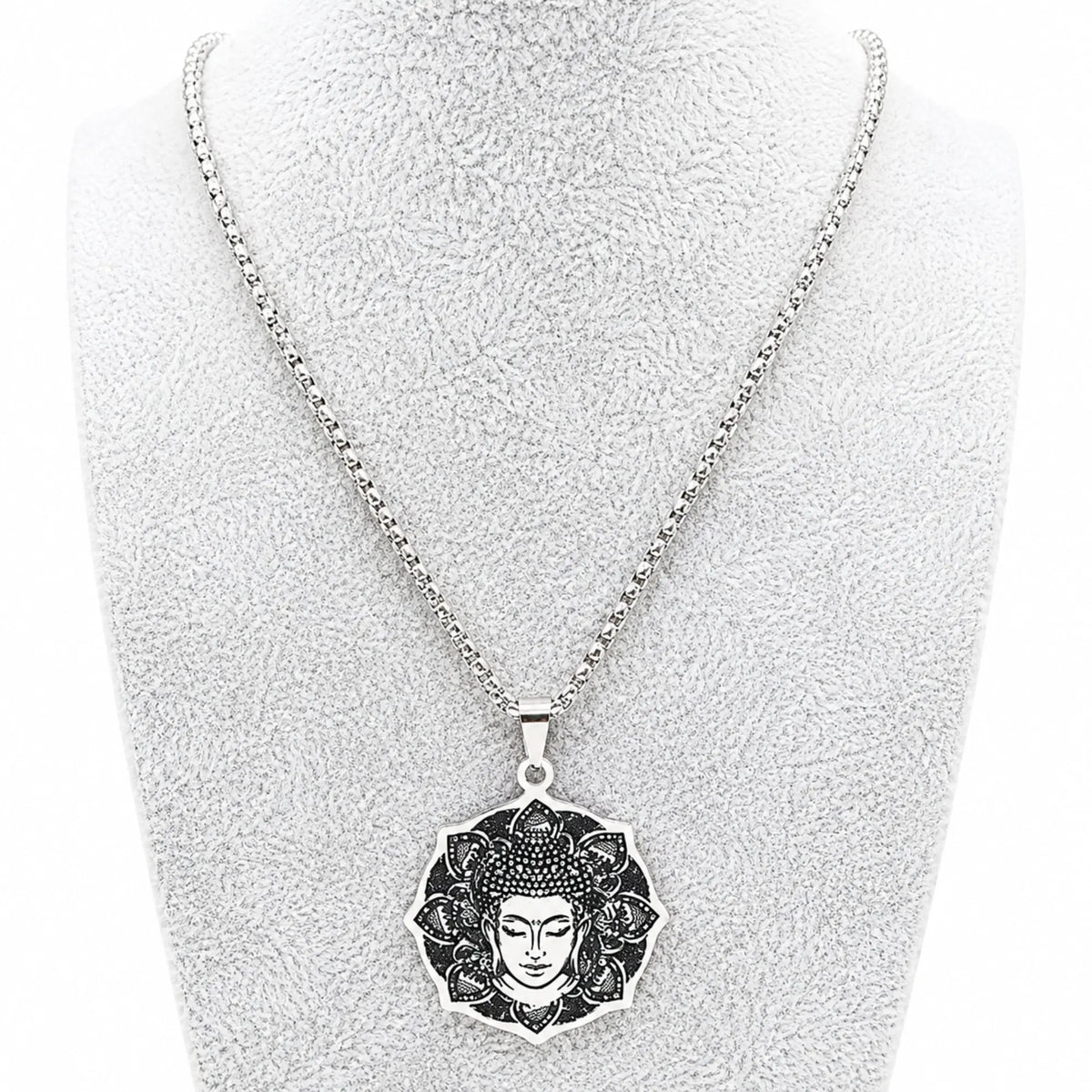 Collier zen Bouddha argenté avec pendentif floral style mandala  La Maison de Bouddha