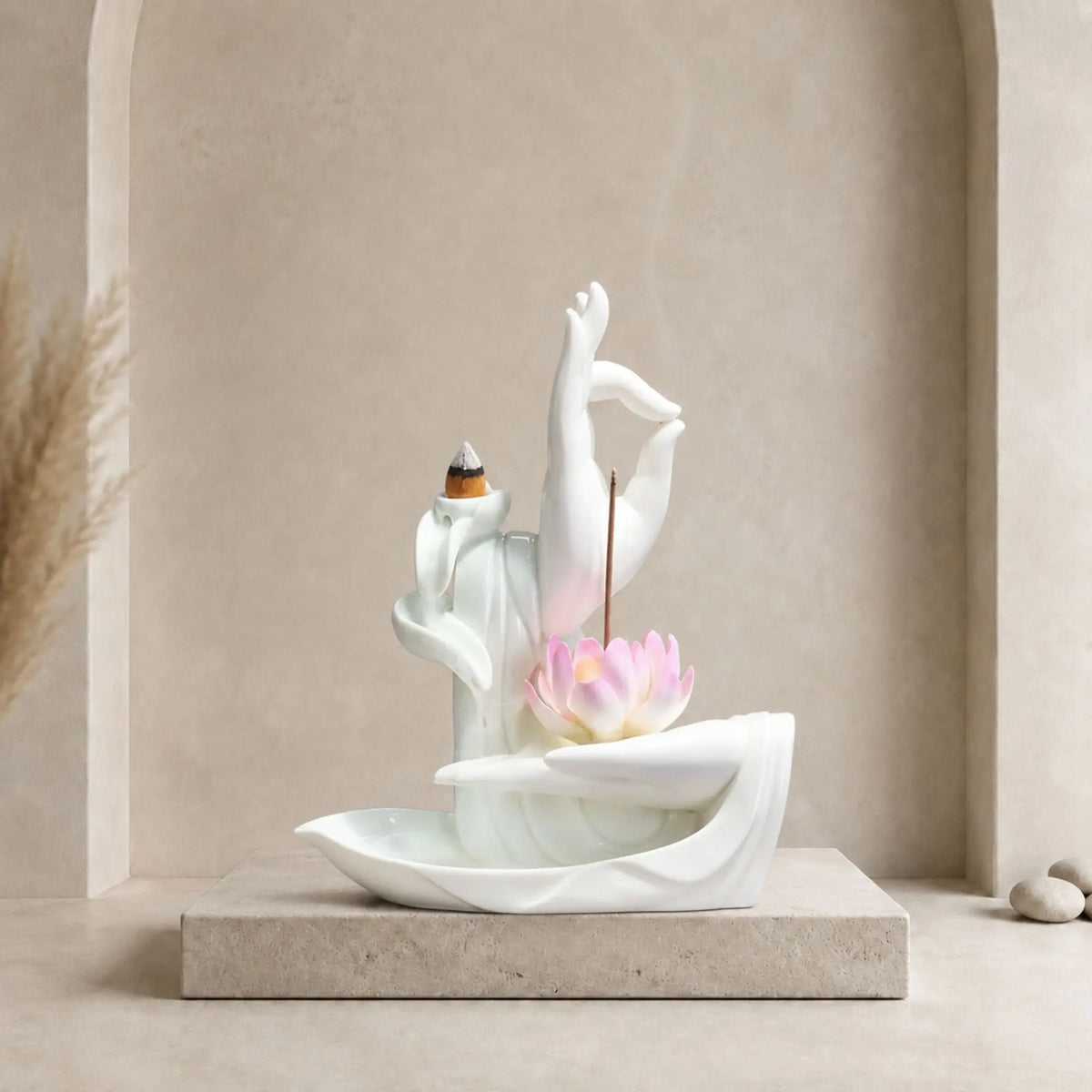 Fontaine à encens Main de Bouddha blanche en céramique avec fleur de lotus rose