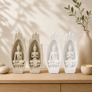 Paires de mains de Bouddha blanches et sable effet grès présentées dans une décoration intérieure zen