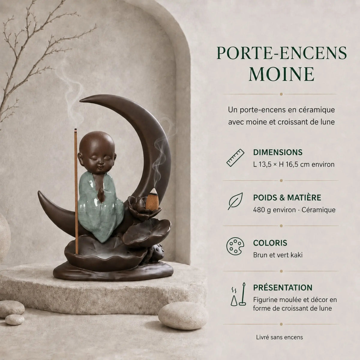 Porte-encens moine bouddhiste en céramique brun et vert kaki sur un croissant de lune, avec bâton et cône d’encens fumants.