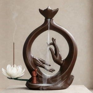 Fontaine-encens Main de Bouddha en céramique marron avec fleur de lotus blanche et cascade de fumée