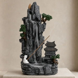 Porte-encens Temple Bouddhiste en résine avec cascade de fumée. Format 27 cm, coloris gris