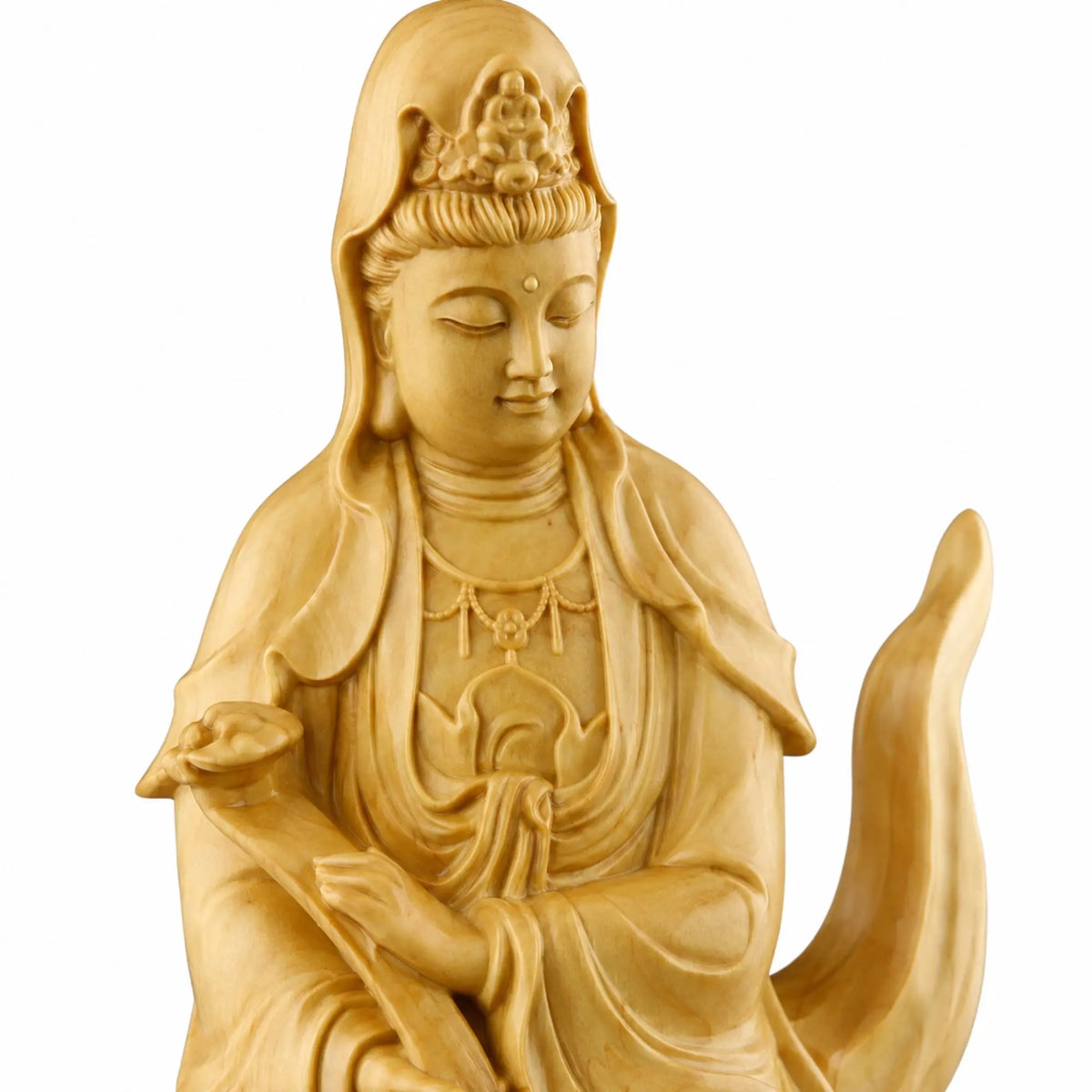 Statue Guanyin Assise en Bois de Cyprès – 15 cm Sculptures et statues La Maison de Bouddha