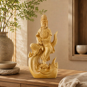 Statue Guanyin Assise en Bois de Cyprès – 15 cm Sculptures et statues La Maison de Bouddha