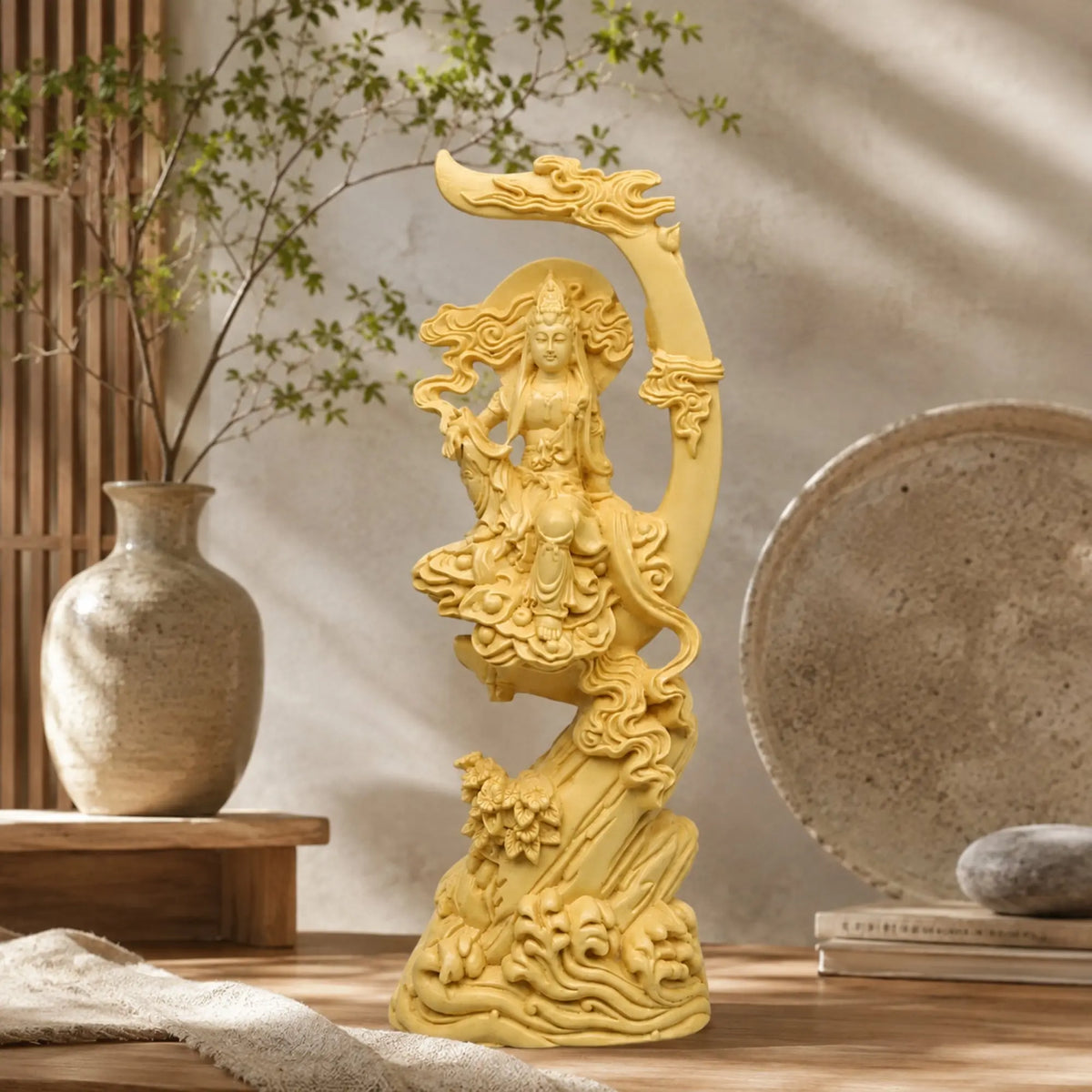 Statue Guanyin Assise sur Branche en Buis Jaune 200044142 La Maison de Bouddha