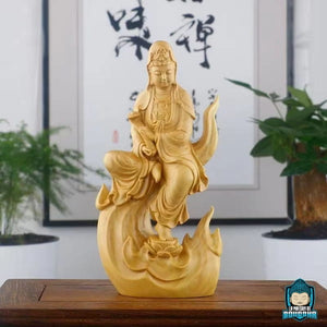 Statue-bois-Guanyin-Protectrice-des-etres-en-souffrance-photo-de-devant-La-Maison-de-Bouddha
