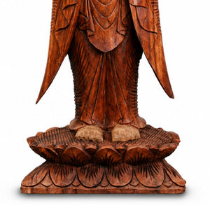 Gros plan sur le socle en lotus et le bas de la statue Bouddha debout en bois de Suar de 100 cm