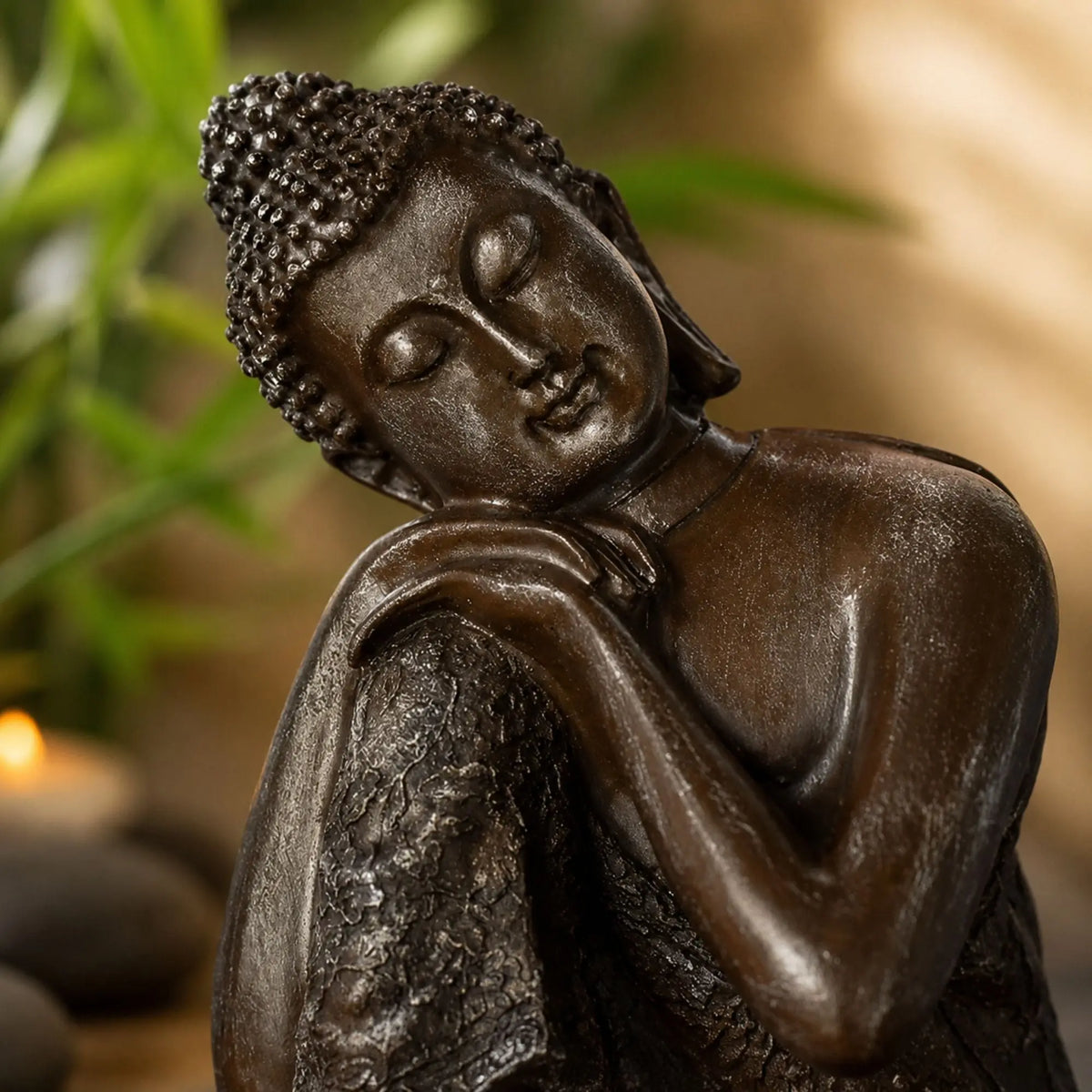 zoom sur la statuette Bouddha Thaï Penseur – 13 x 8 x 18 cm