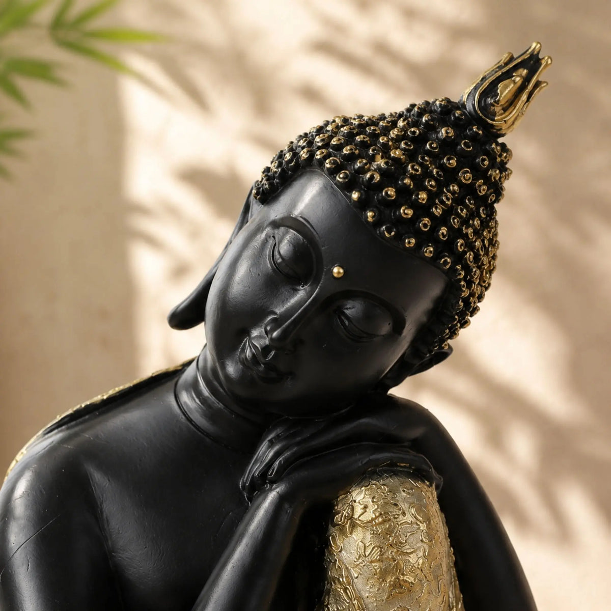Statuette Bouddha Thaïlandais Penseur Noir et Or – 20 cm  La Maison de Bouddha
