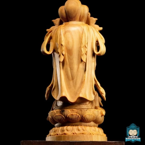 Statuette-Guanyin-kawaii-en-bois-sculpte-assis-sur-Lotus-image-de-dos-La-Maison-de-Bouddha