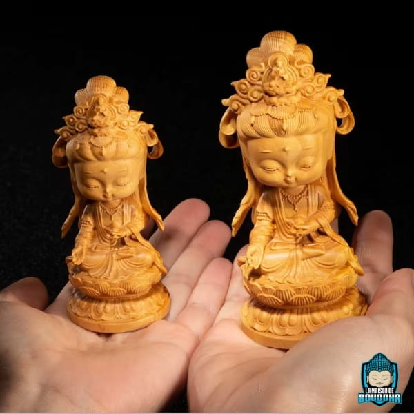 Statuette-Guanyin-kawaii-en-bois-sculpte-assis-sur-Lotus-image-2-modèles-La-Maison-de-Bouddha