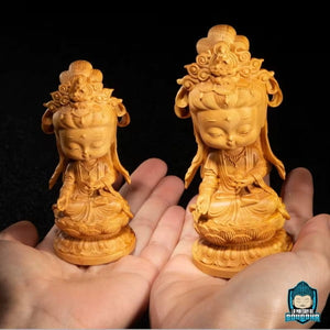Statuette-Guanyin-kawaii-en-bois-sculpte-assis-sur-Lotus-image-2-modèles-La-Maison-de-Bouddha