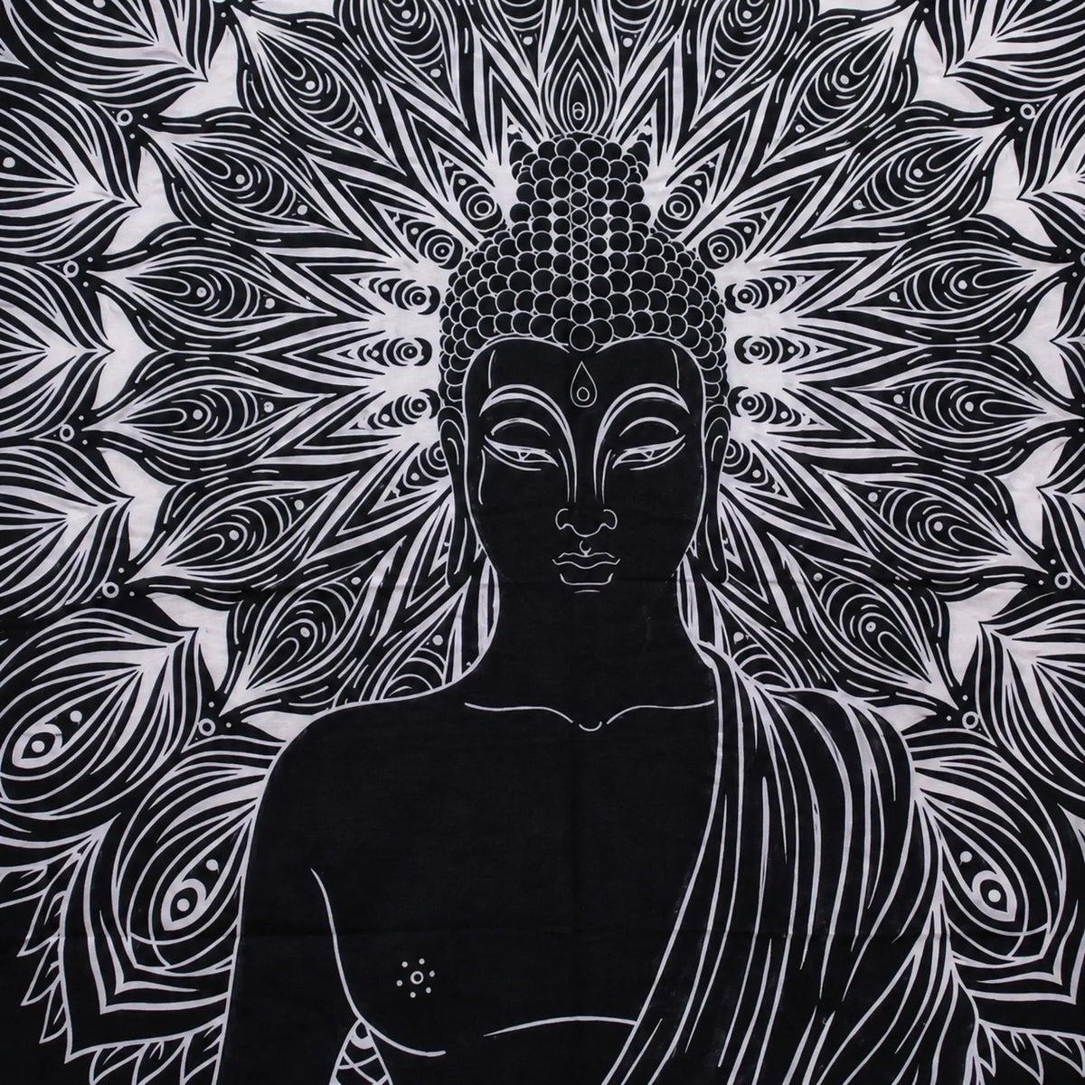Gros plan sur le Bouddha de la tenture Mandala noir et blanc et les détails de l’impression sur coton