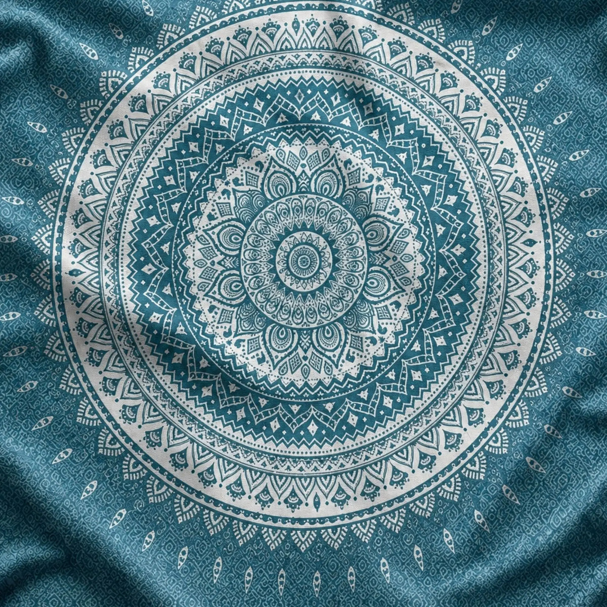 zoom sur le motif de la Tenture Murale Mandala Bleu et Blanc