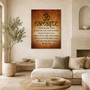 Toile Citation Bouddha Namaste présentée dans un salon zen aux tons beige et bois clair