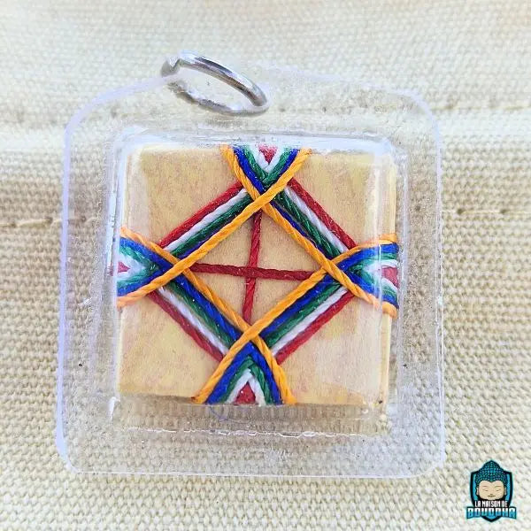 Amulette Tibetaine Sungkhor Goh Sung Bouddha de La Compassion Avalokiteshvara vu de dos