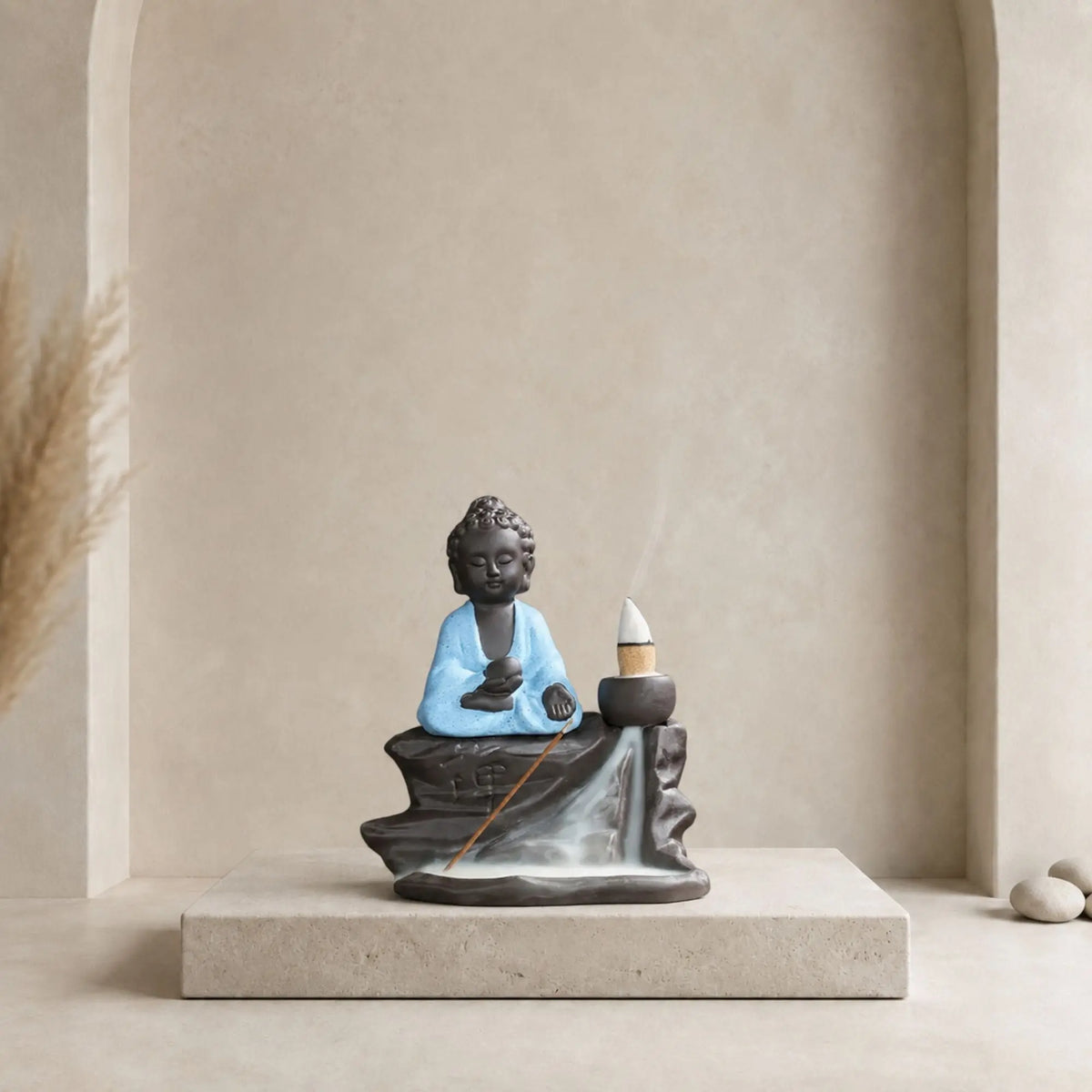 Brûle-encens Bouddha noir en céramique avec robe bleue, cône à reflux et cascade de fumée