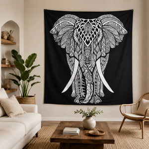 Tenture éléphant noir et blanc en coton dans un salon aux tons naturels