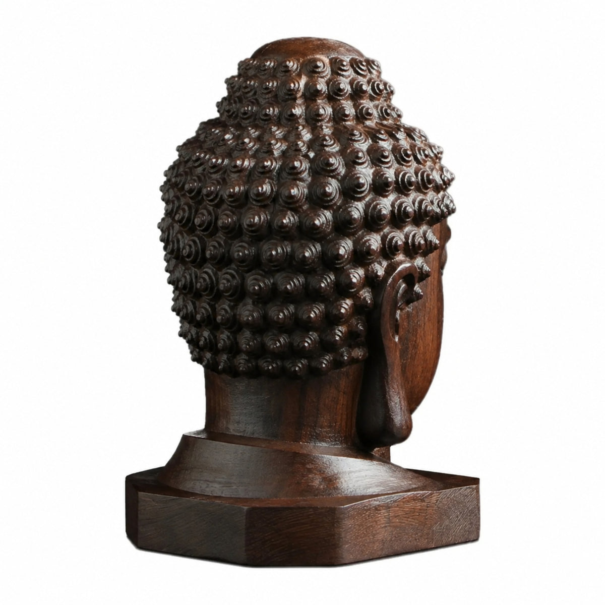 Vue arrière de la Tête de Bouddha en bois d’acajou avec détails de la chevelure sculptée
