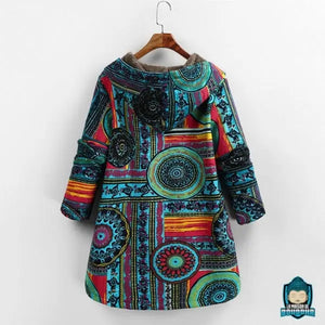 Manteau-tres-chaud-femme-ethnique-imprime-colore-formes-geometriques-vue-de-dos