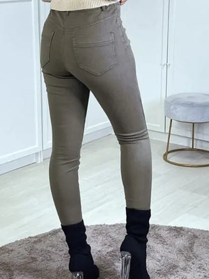 Pantalon-beige-kaki-jean-femme-pas-cher-en-coton-et-elasthane-2-poches-arrieres-coupe-slim-vue-de-dos