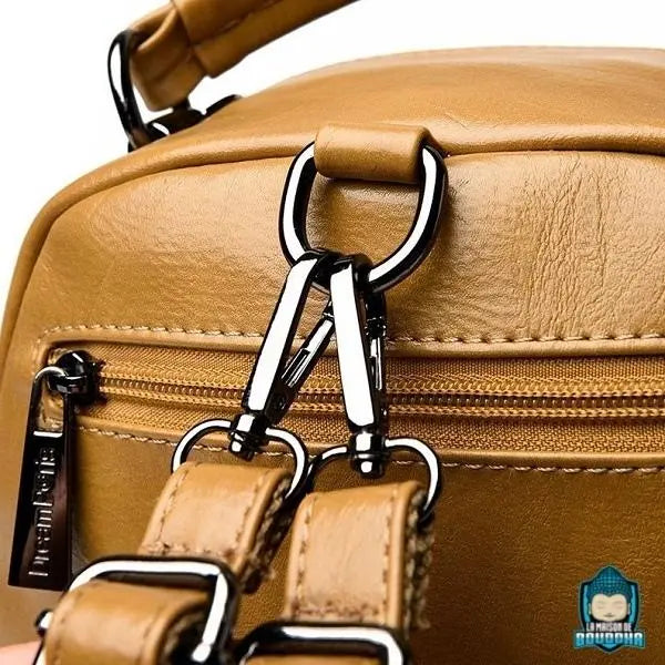 Petit-Sac-Bandouliere-Cuir-Rouge-Motif-Elephant-Brode-attache-par-mousqueton-lanieres-sac-a-dos