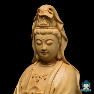 Statue-Bodhisattva-Guanyin-Debout-en-Bois-de-Buis-clair-vue-du-buste-La-Maison-de-Bouddha