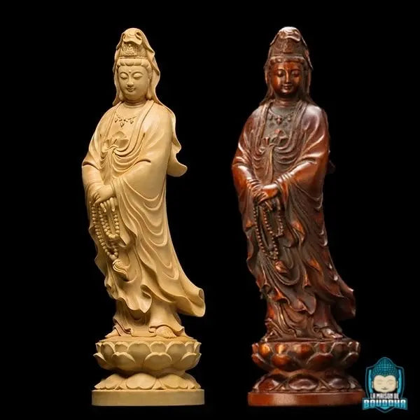 Statue-Bodhisattva-Guanyin-Debout-en-Bois-de-Buis-statuettes-bois-clair-ou-bois-fonce-La-Maison-de-Bouddha